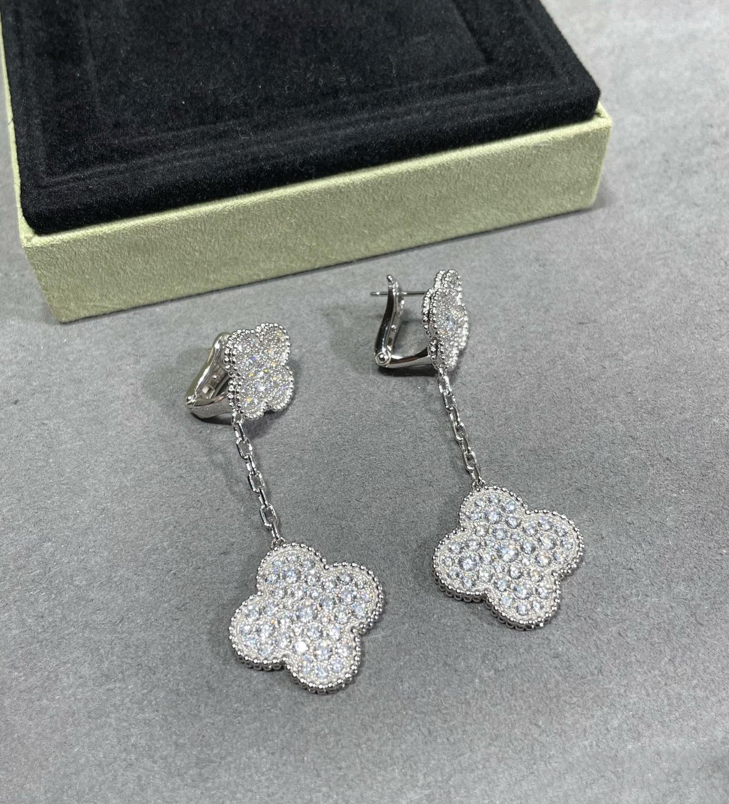 Miro CLOVER 2 MOTIVE DIAMANT BESETZTE SILBER OHRRINGE