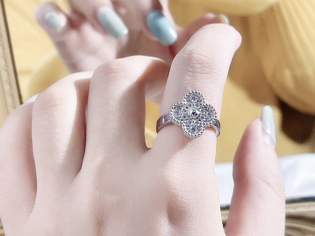 Miro CLOVER DIAMANTENRING