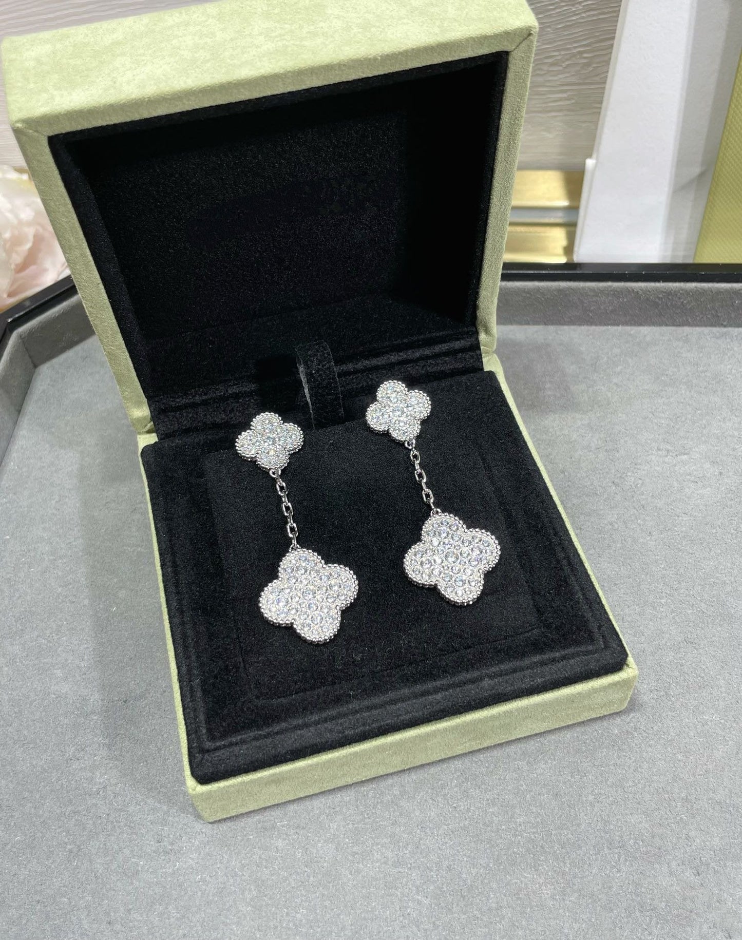 Miro CLOVER 2 MOTIVE DIAMANT BESETZTE SILBER OHRRINGE
