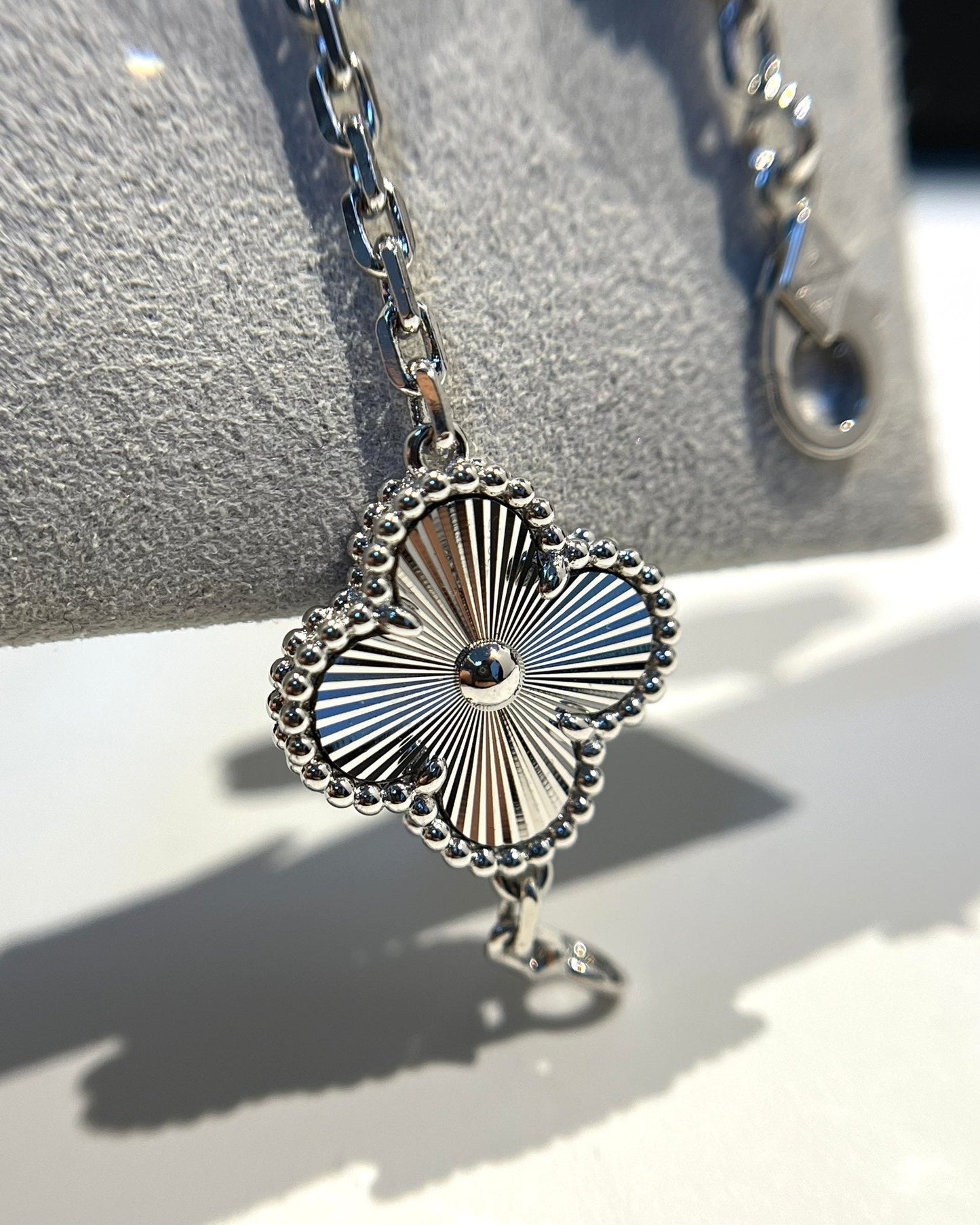 [Miro ]New  CLOVER 5 MOTIF LASER BRACELET COLLECTION